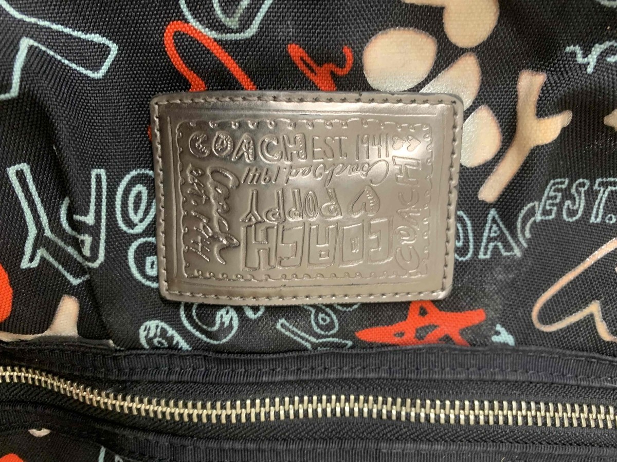 COACH Poppy シルバー長財布 Coach Poppy Metallic Silver Graffiti Hearts Large Glam Tote