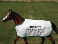 Manta bordada JUSTIFY triple corona TB Breyer pura sangre caballo de carreras ÚNICA EN SU CLASE