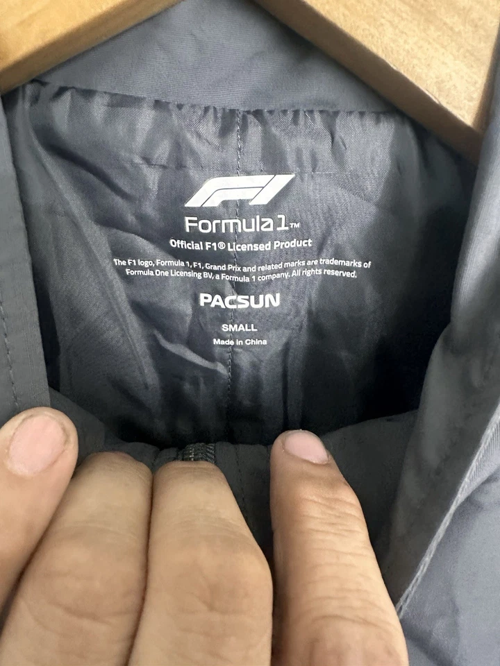 Chaqueta de bombardero 2023 F1 Formula 1 Grand Prix gris con licencia para hombre pequeña Foto 4 de 4