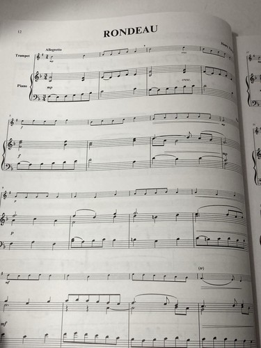 Trumpet Intermediate Solo Music Book with CD Hal Leonard - Picture 3 of 4