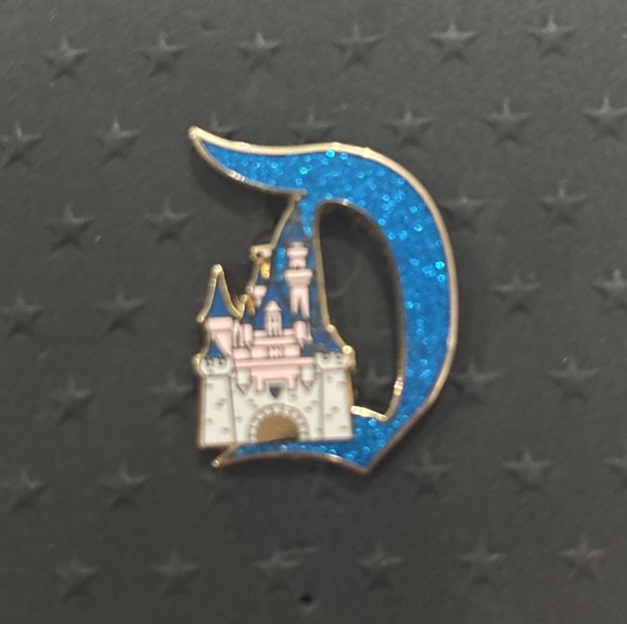 2026 Disney Glitter Gold Pin Sleeping Beauty Castle D Key To Disneyland 70th
