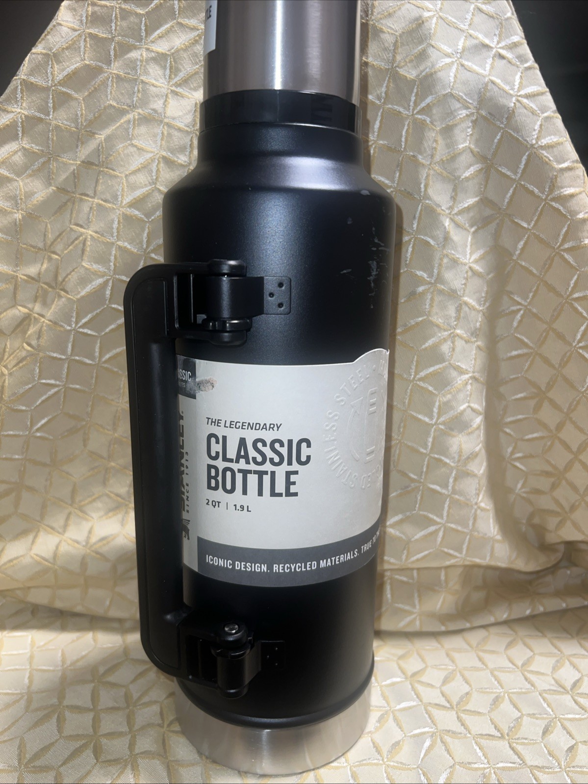 Stanley Classic Legendary XL Vacuum Bottle 2qt 64oz Black 1.