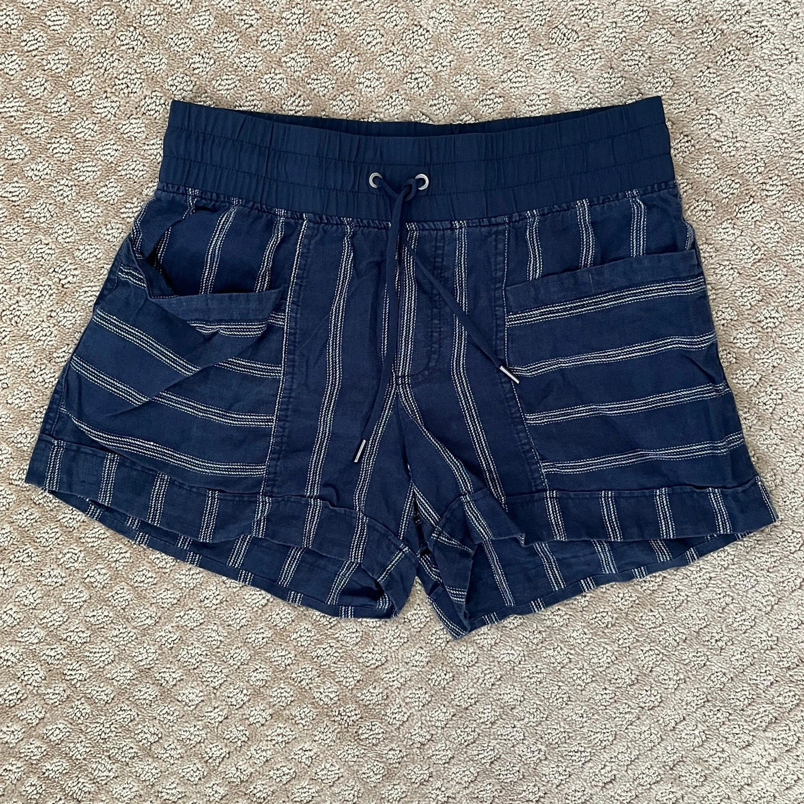 Athleta Cabo Linen 4" Striped Shorts Navy White Striped sz 6