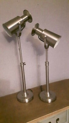LAST ONE Neues Paar (Heben/Unten) Tisch-/Schreibtischlampen in Chromfarbe