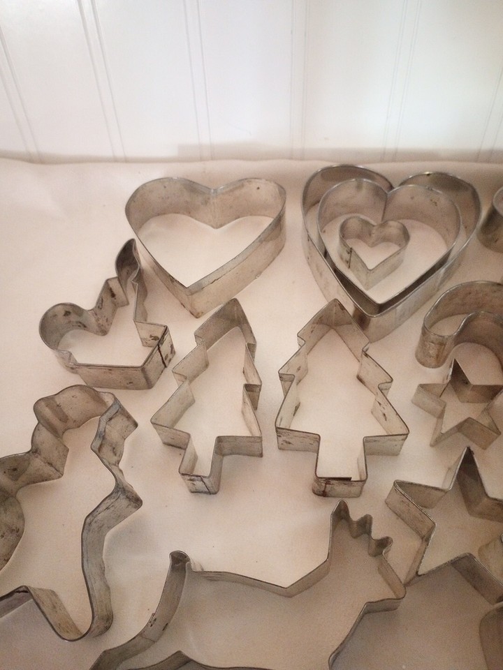 VINTAGE ASSORTED ALUMINUM 22 CHRISTMAS COOKIE CUTTERS eBay