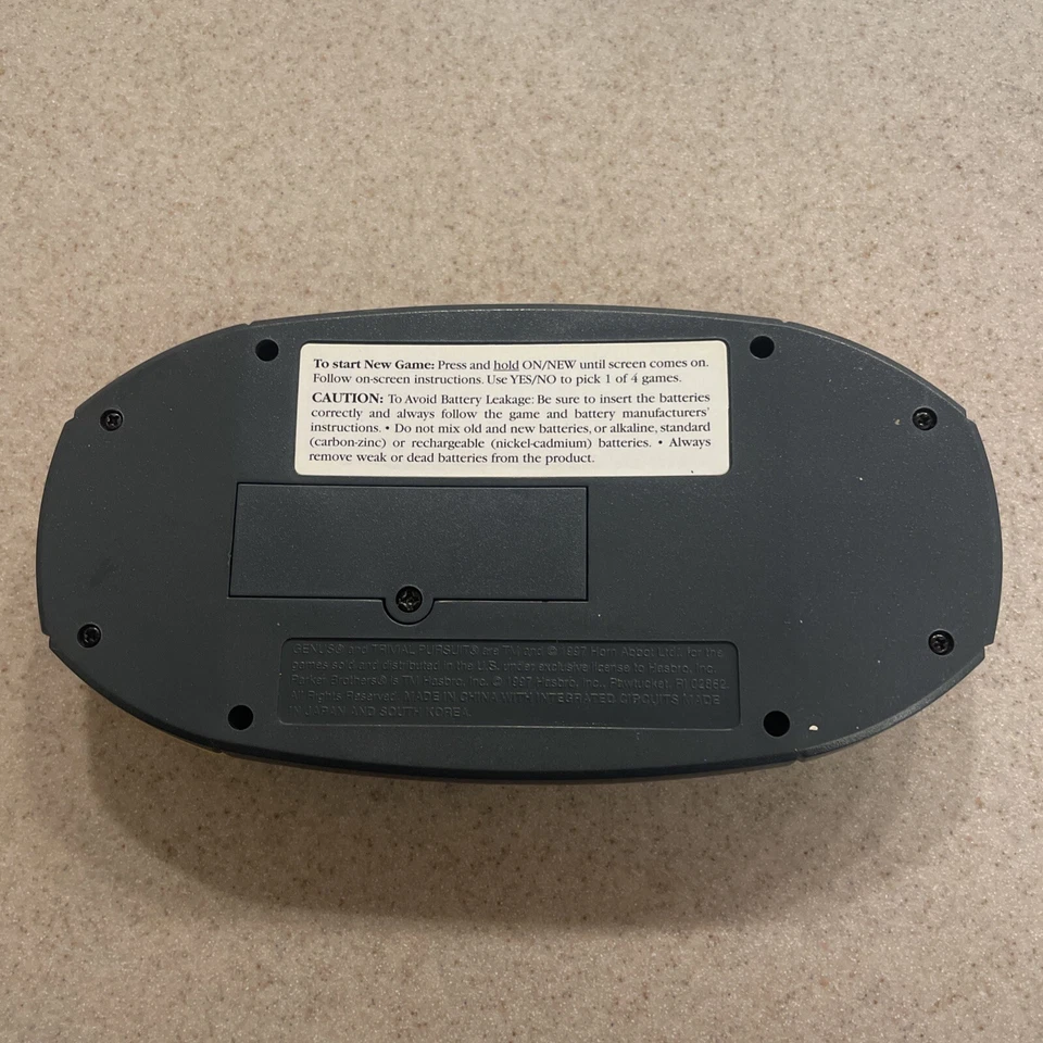 Trivial Pursuit The Best of Genus Electronic Handheld Portable Game 1997 TESTED - Image 4 of 4