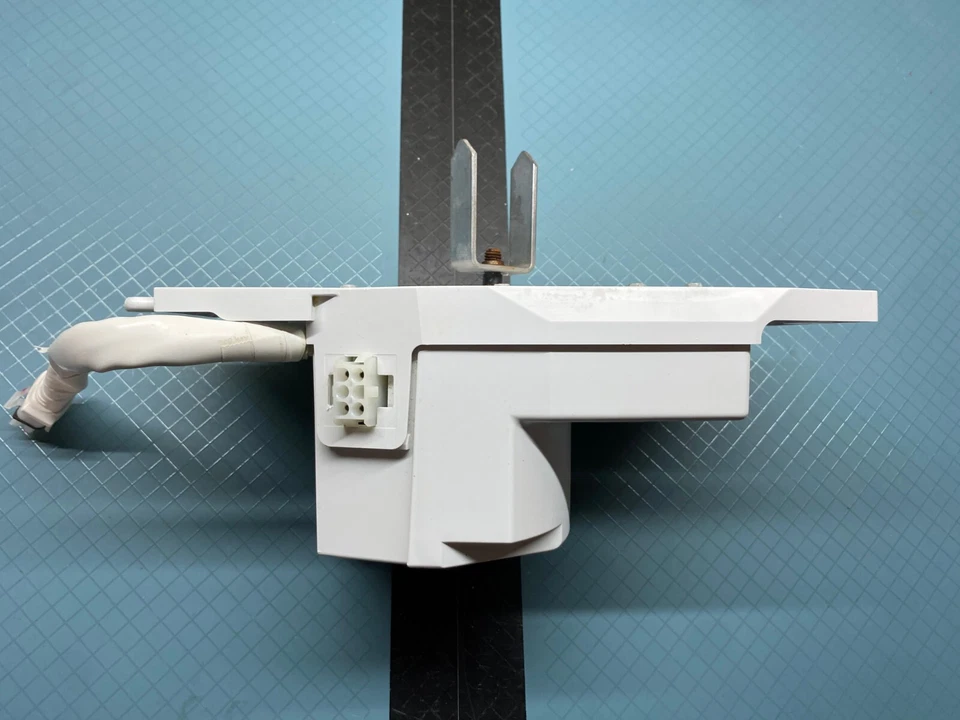 Conjunto de motor de barrena de refrigerador GE P# WR60X10258 WR60X22815 Foto 2 de 4