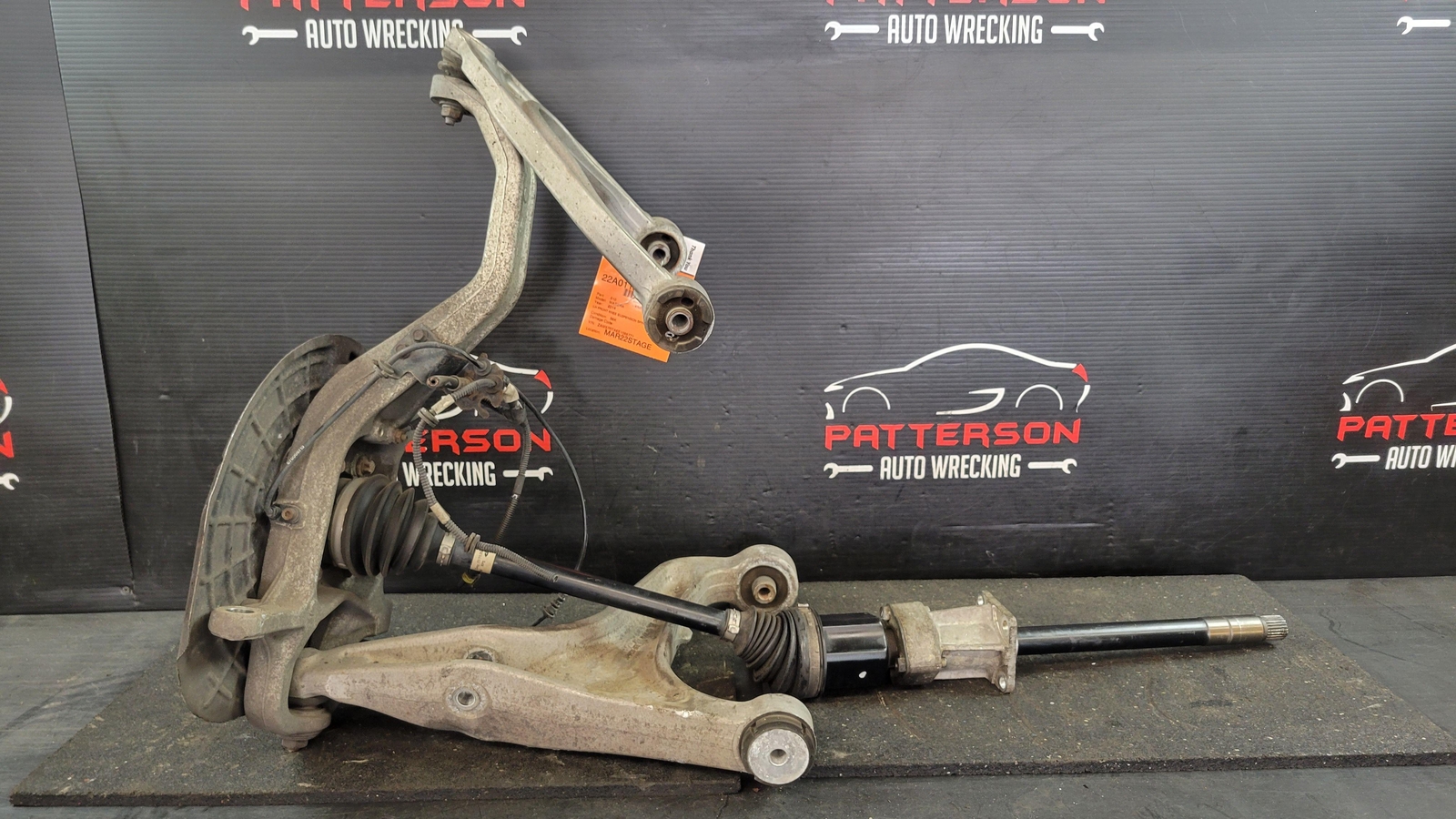 2014 MASERATI GHIBLI FRONT DRIVER KNEE SUSPENSION SPINDLE STEERING KNUCKLE AXLE