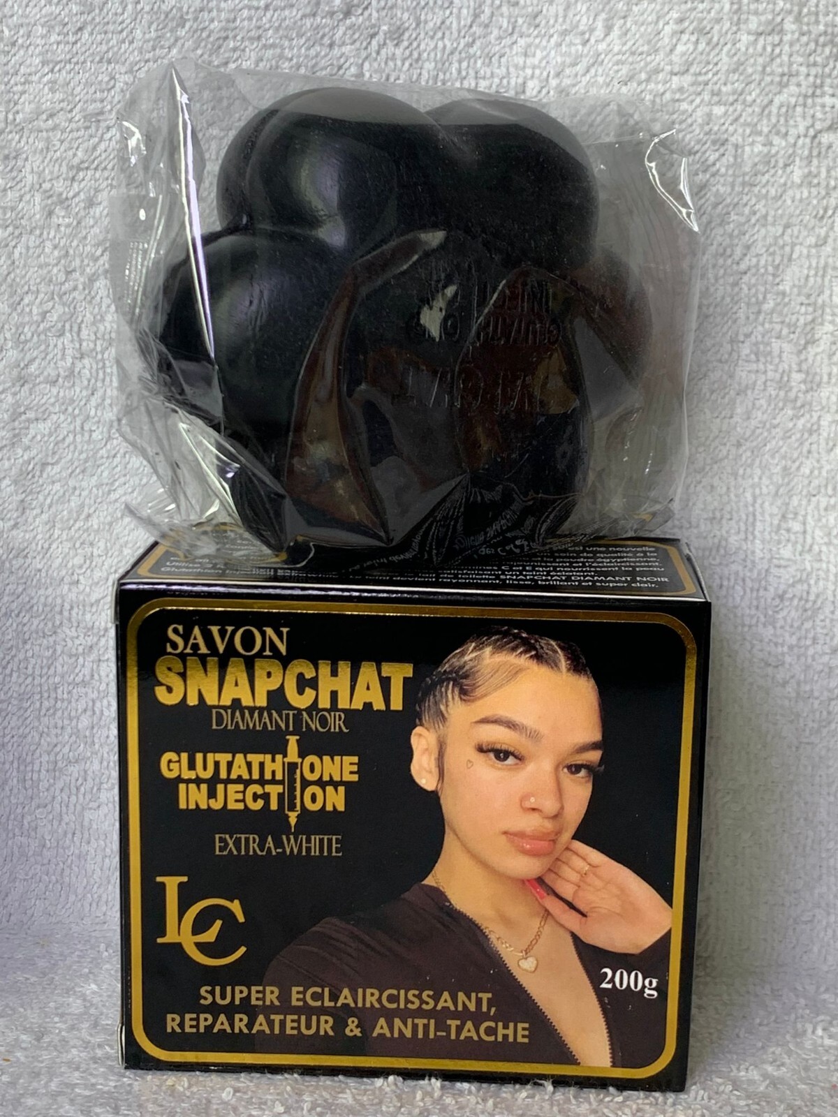Teint terne et taches ? Savon super diamond noir ultra éclaircissant de 150g pour une peau unifiée