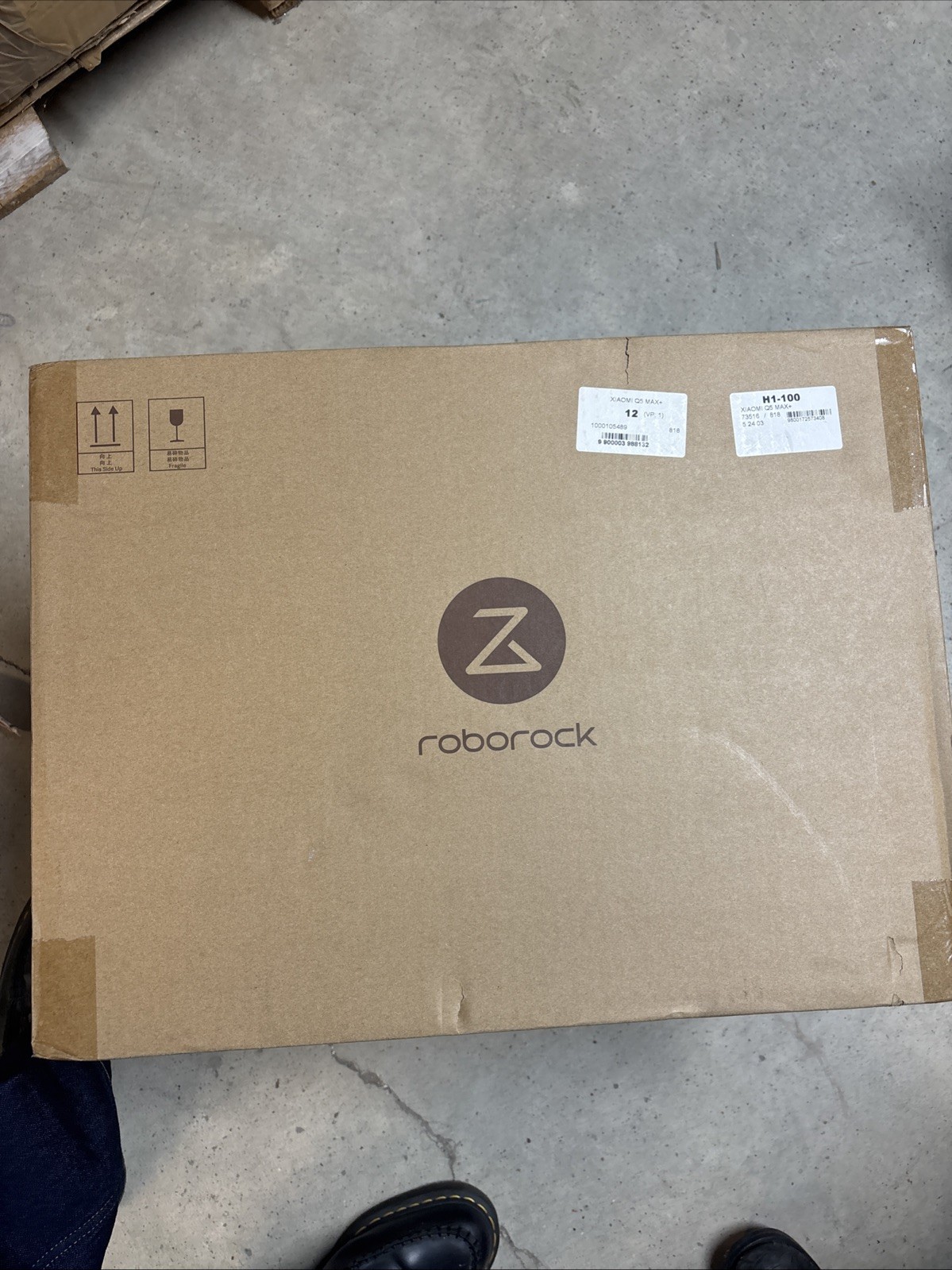 Roborock Q5 Max+ aspirateur autonome idéal pour éliminer les poils d'animaux sur tapis