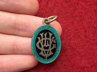 Original Australian VICTORIAN LADIES GOLF UNION Enamel & Sterling Silver Badge