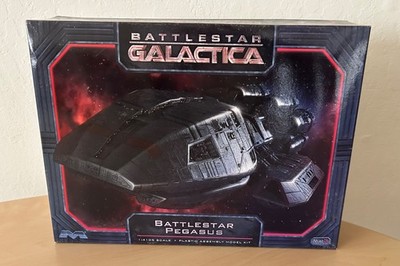 Moebius Models Battlestar Galactica Pegasus 1/4105 Scale Model Kit J315