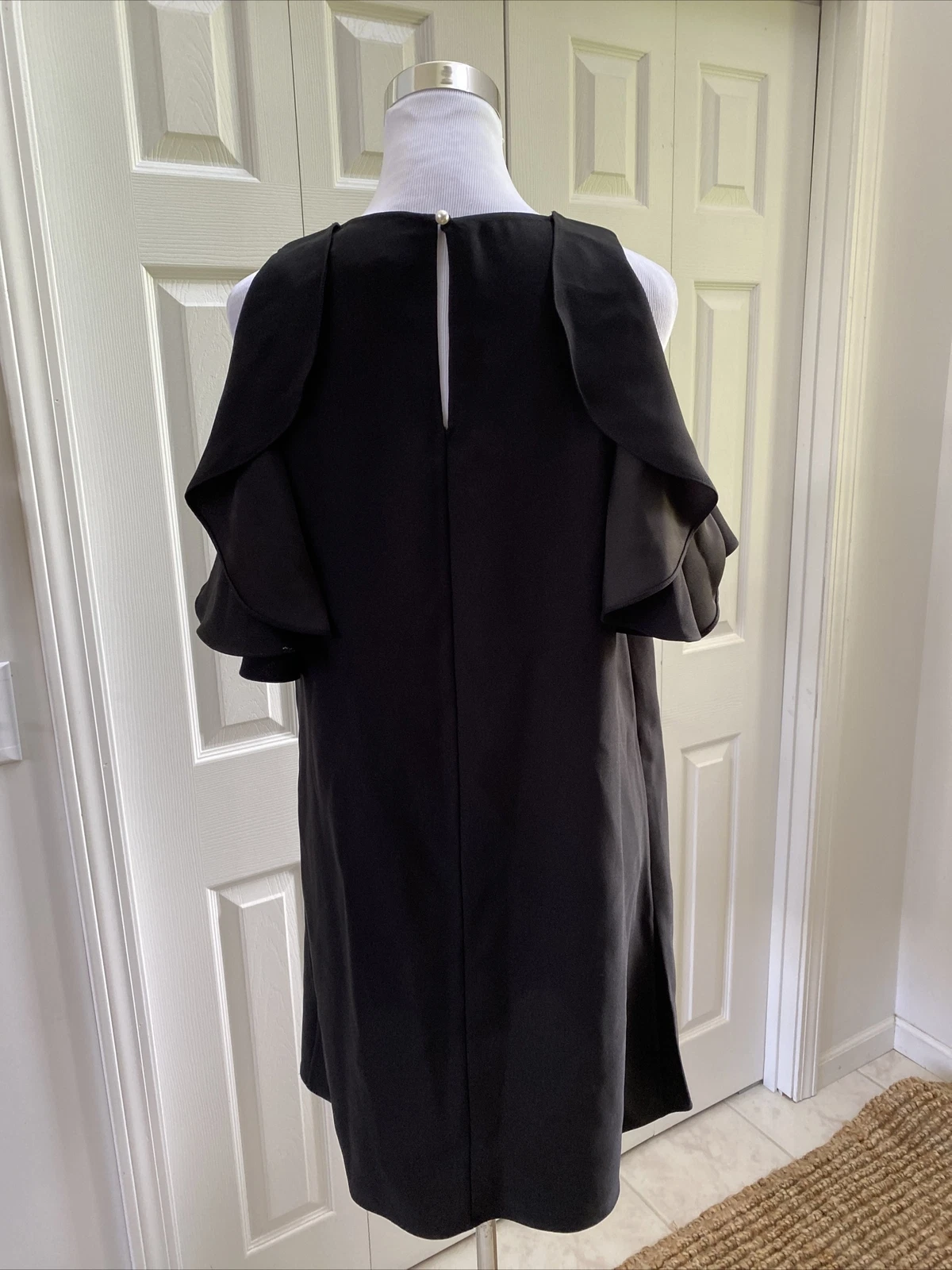 Abito Kate Spade nero spalle fredde con volant buco della serratura dietro crepe cambio M come nuovo!