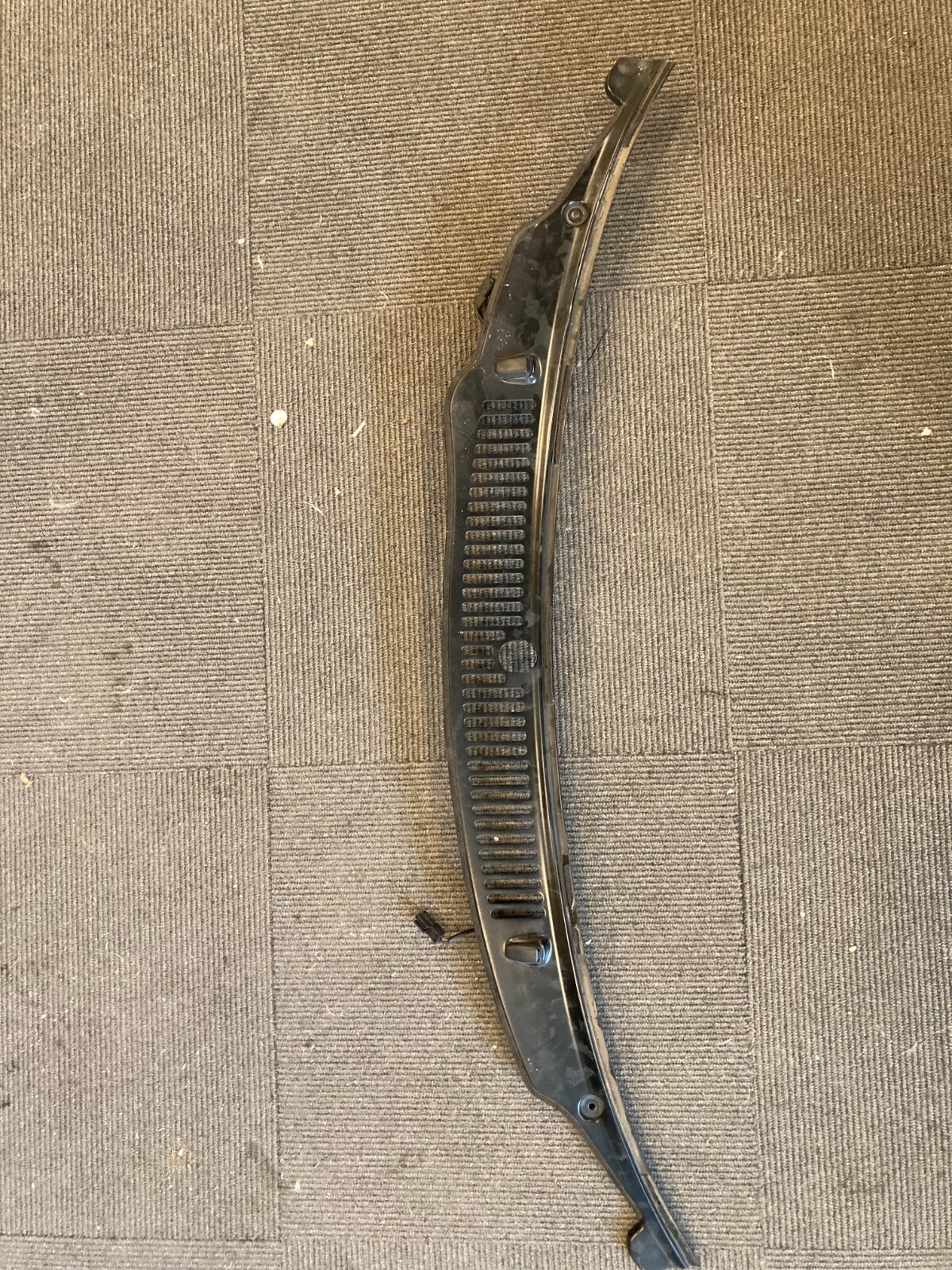 2005 Porsche Carrera GT Windshield Wiper Cover