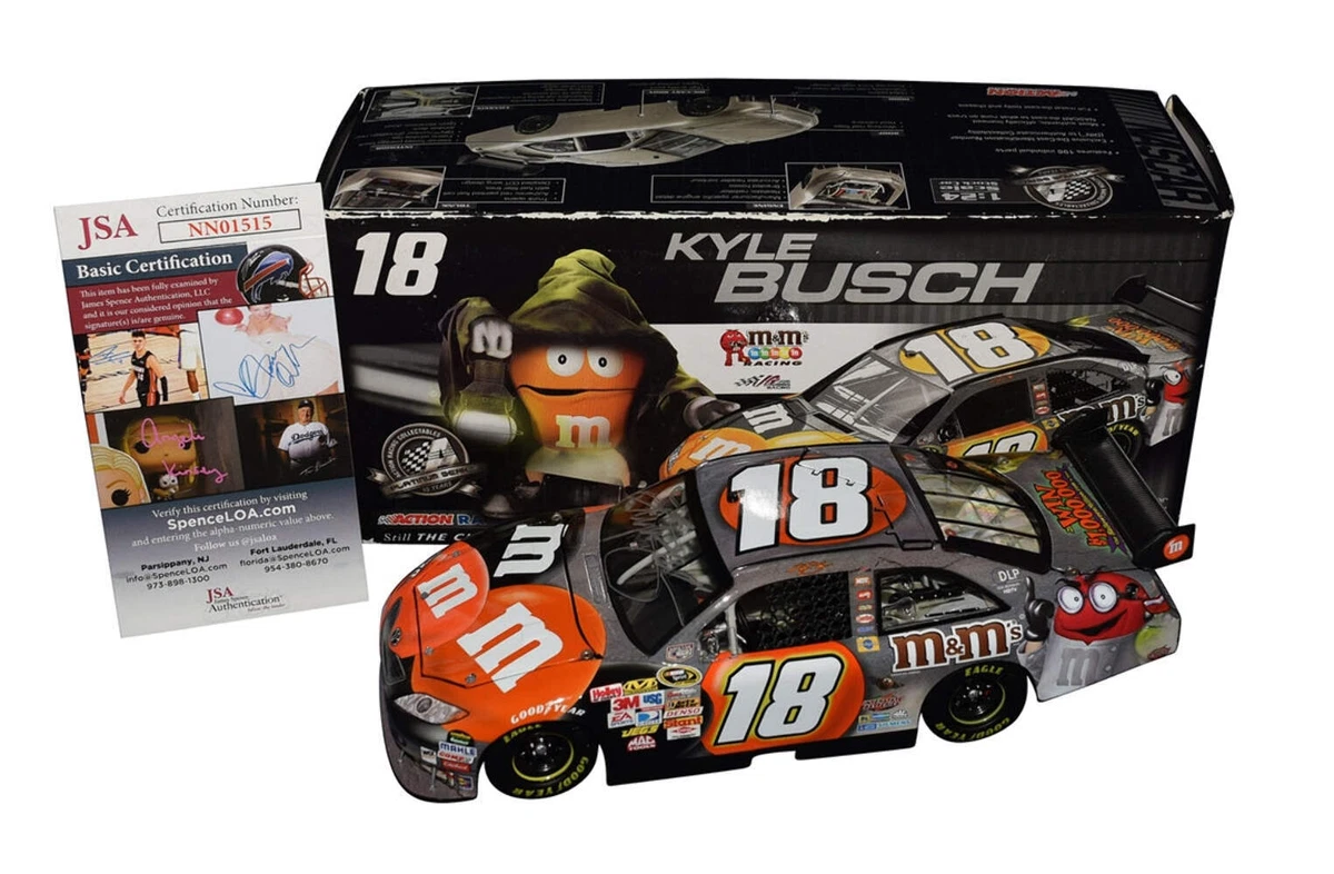 ミニカー AUTOGRAPHED 2008 KYLE BUSCH #18 M&M'S AUTOGRAPHED 2008 Kyle Busch #18 M&M's Racing HALLOWEEN CAR (Toyota