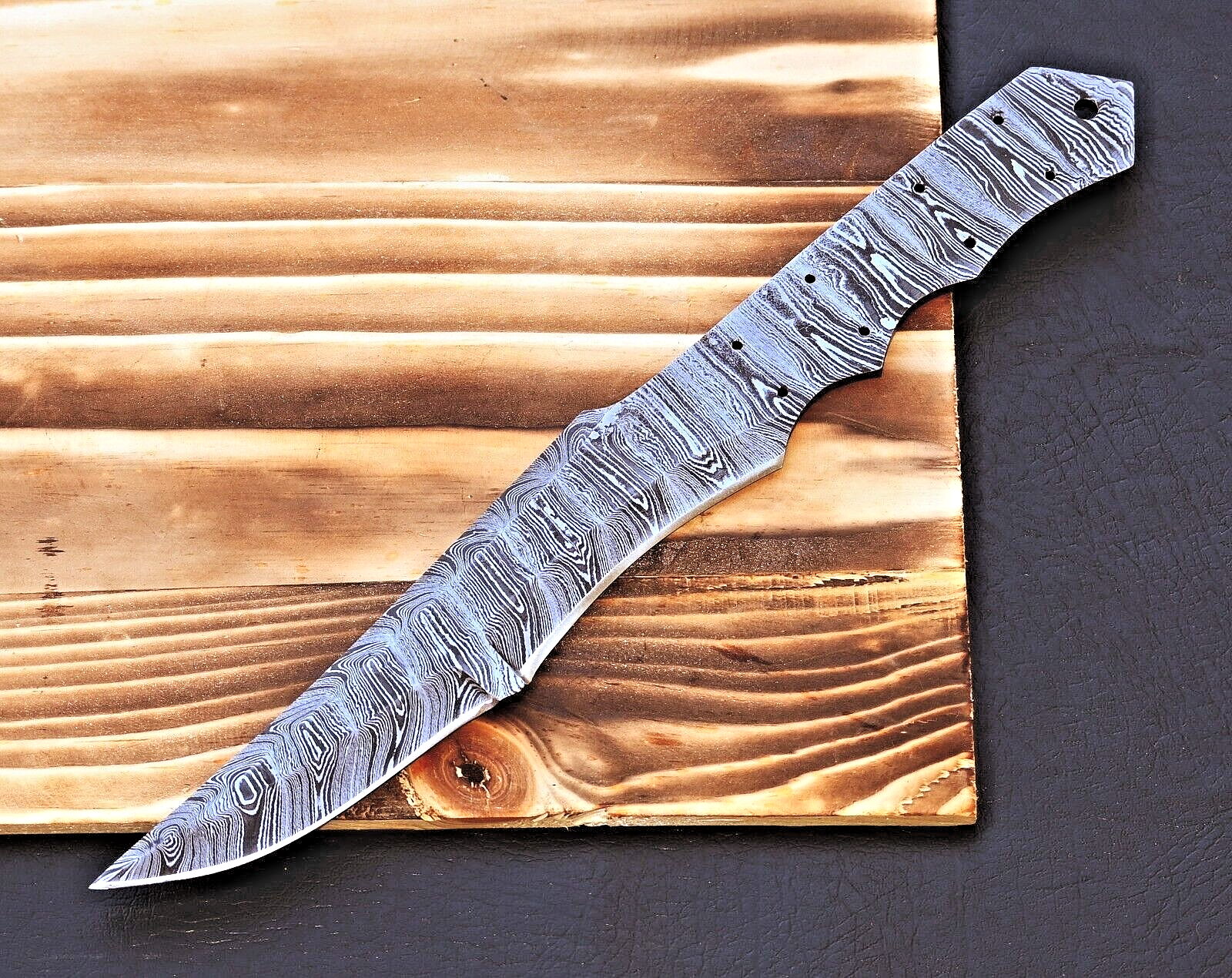 Hand-Forged Damascus Steel Hunting Bowie Knife - Custom Blade 2851  