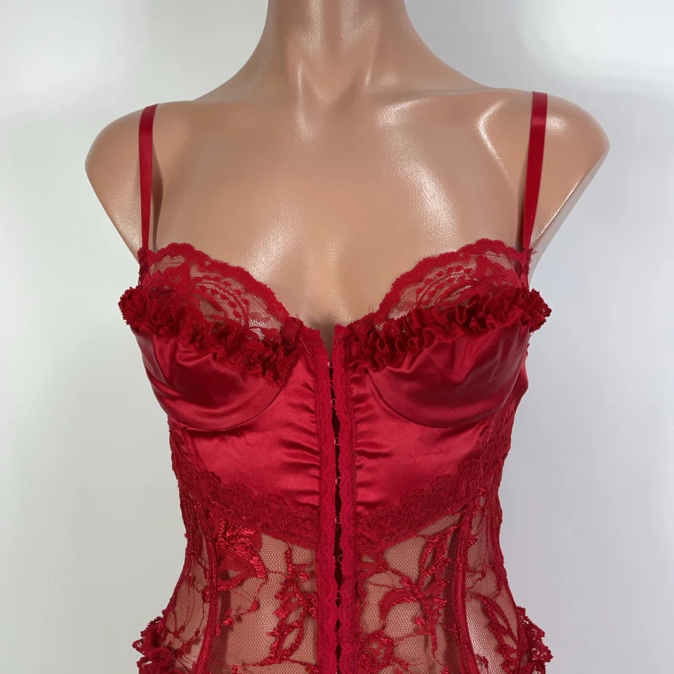 Lencería satinada de encaje vintage de los 80 Designs by Faris de una pieza roja de peluche talla S deshuesada Foto 3 de 4