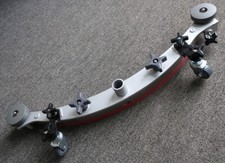 SQUEEGEE ASSEMBLY, UNKNOWN BRAND, 32" WHEEL-TO-WHEEL, 10.25" MOUNTING SCREWS