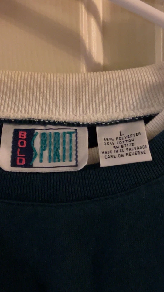 Sudadera Años 90 Bold Spirit Otoño Ardilla Bordada Verde Grande Cuello Redondo Usada en Excelente Condición Foto 3 de 4