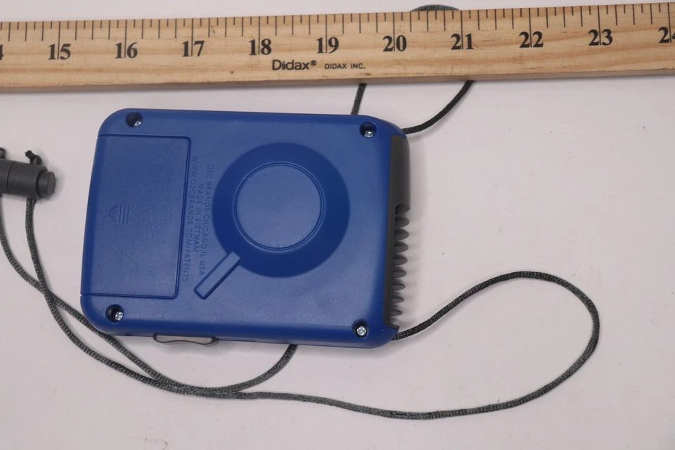 Ventilador de collar de lujo alimentado por batería O2cool con cordón azul 3,5" Foto 4 de 4