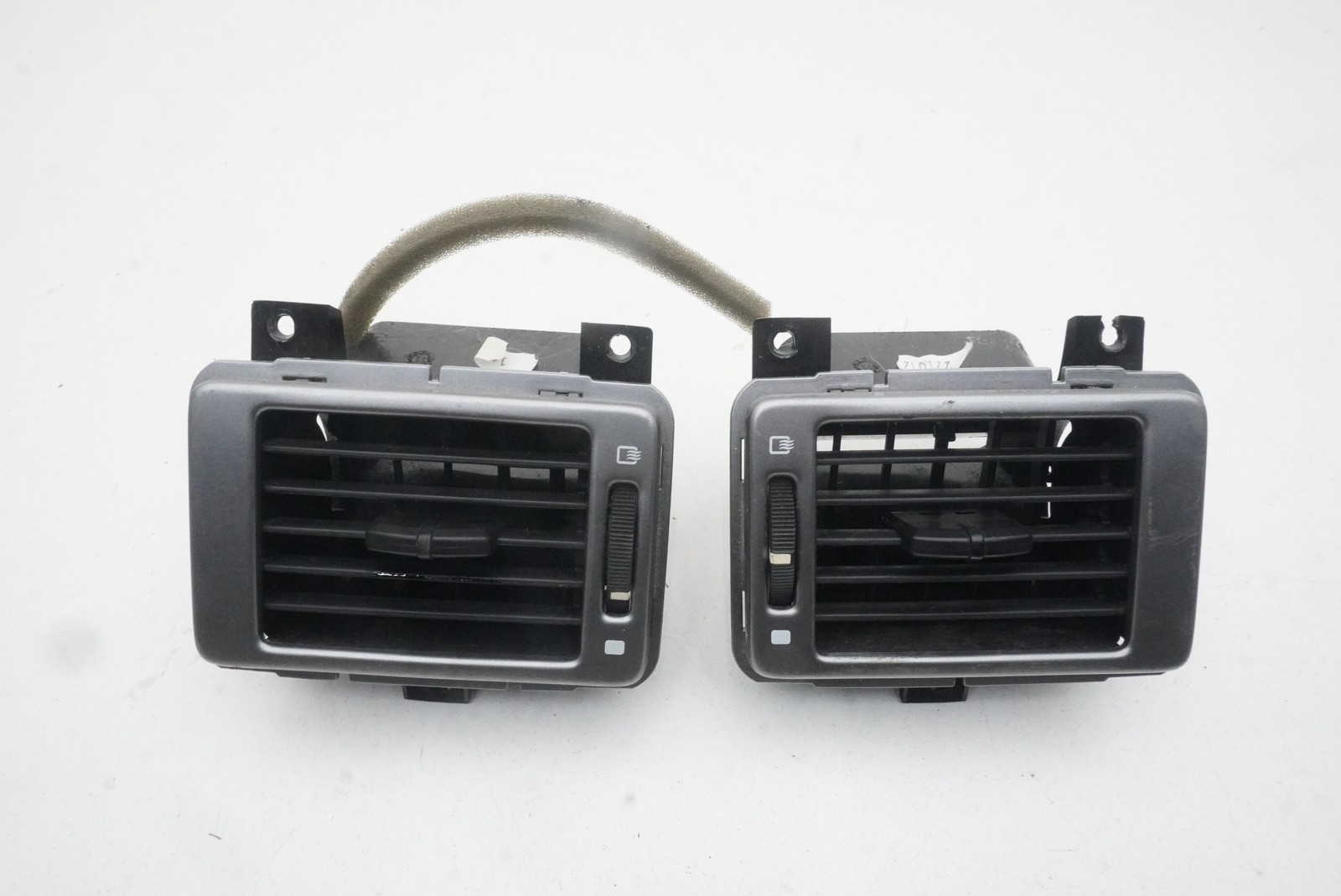 Set 2 Front Dash Stack HVAC Air Vent Outlet Grille Aston Martin DB9 2013 *Note*