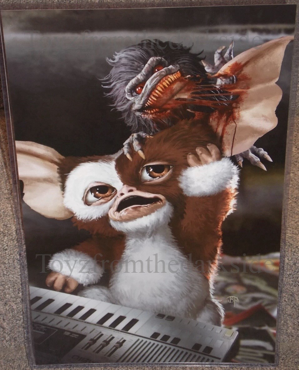 GREMLINS  シングル Gremlins Gizmo vs Critters Glossy Art Print 11 x 17 In Hard
