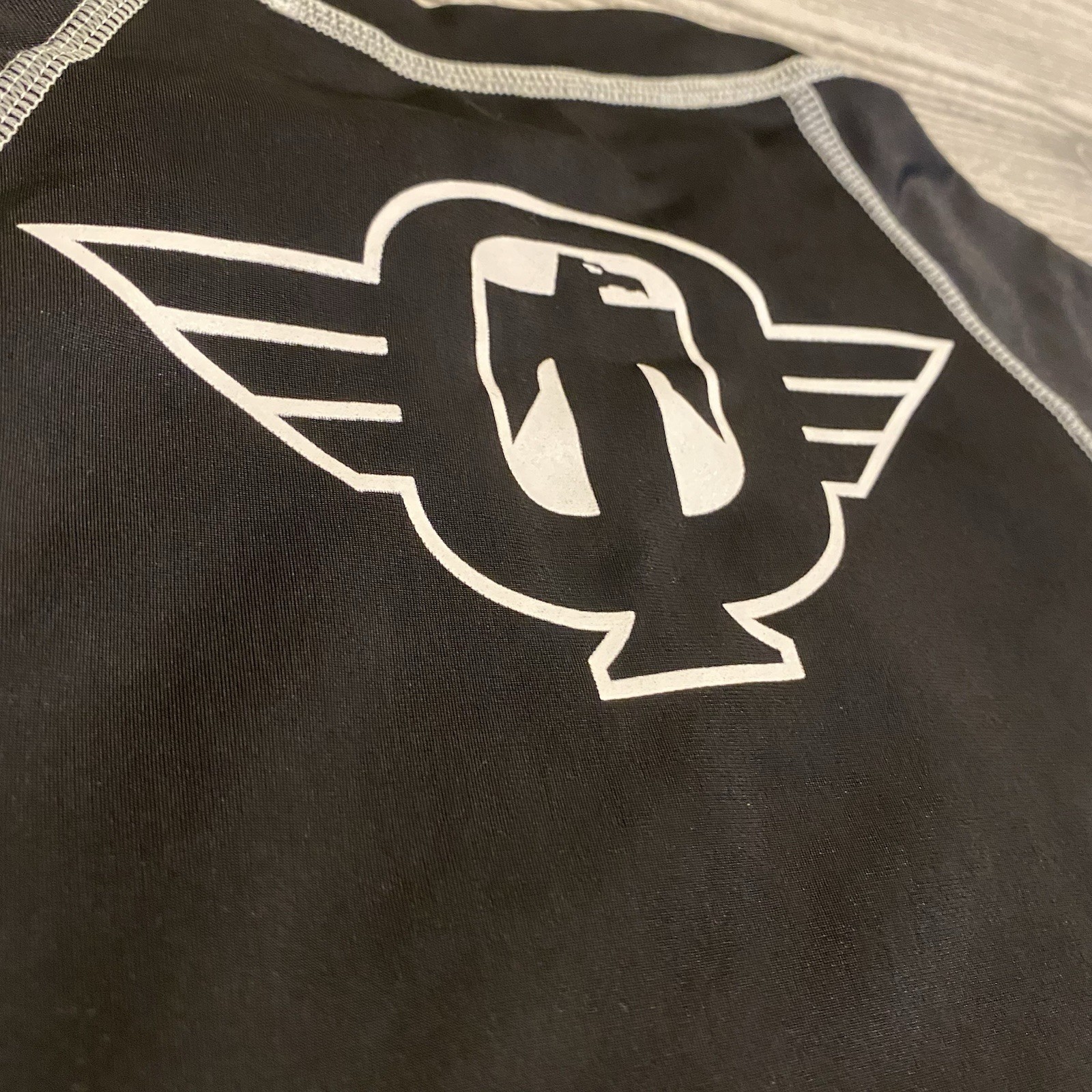 TAPOUT NWT Mens Rash Guard MMA Jiu Jitsu Long Sleeve Stretch Shirt Size L