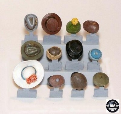 Plus Model Hats / Hüte 12 verschiedene Hüte, Kappen und Mützen 1:35 Art. 412