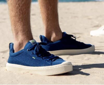 Cariuma Men's 9 / Women 10.5 Low Canvas Sneaker in Shadow Blue