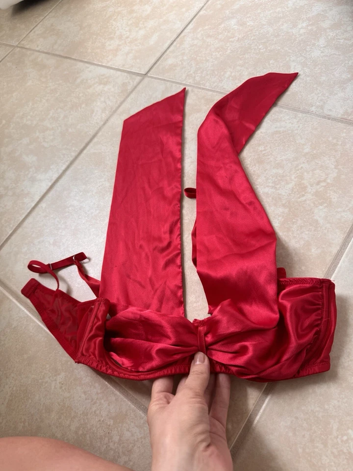 Victoria's Secret Sexy Seda Rojo Sujetador Mediano Foto 2 de 4