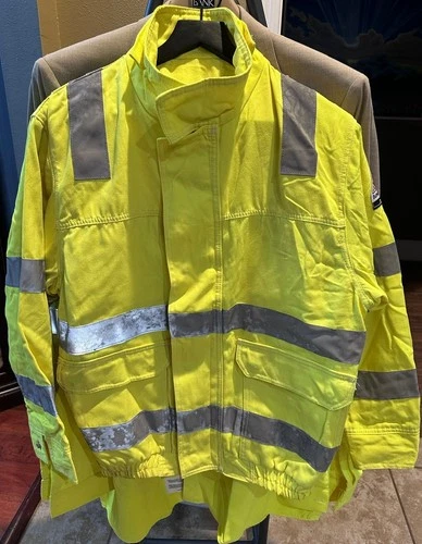 Bulwark Men's Lightweight FR Hi-Visibility Insulated Bomber Jacket M - product listing photo