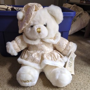 2001 KEEPSAKE MEMORIES CHRISTMAS BEAR WHITE/GOLD DRESS AND HAT 18”