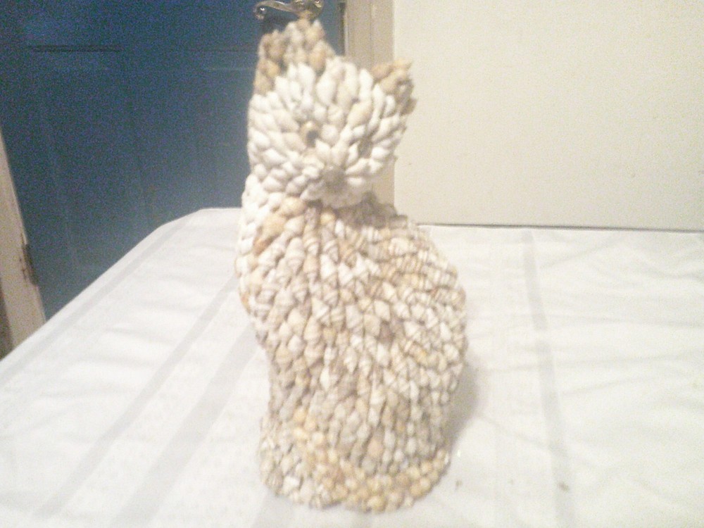 VINTAGE SEASHELL CAT FIGURE