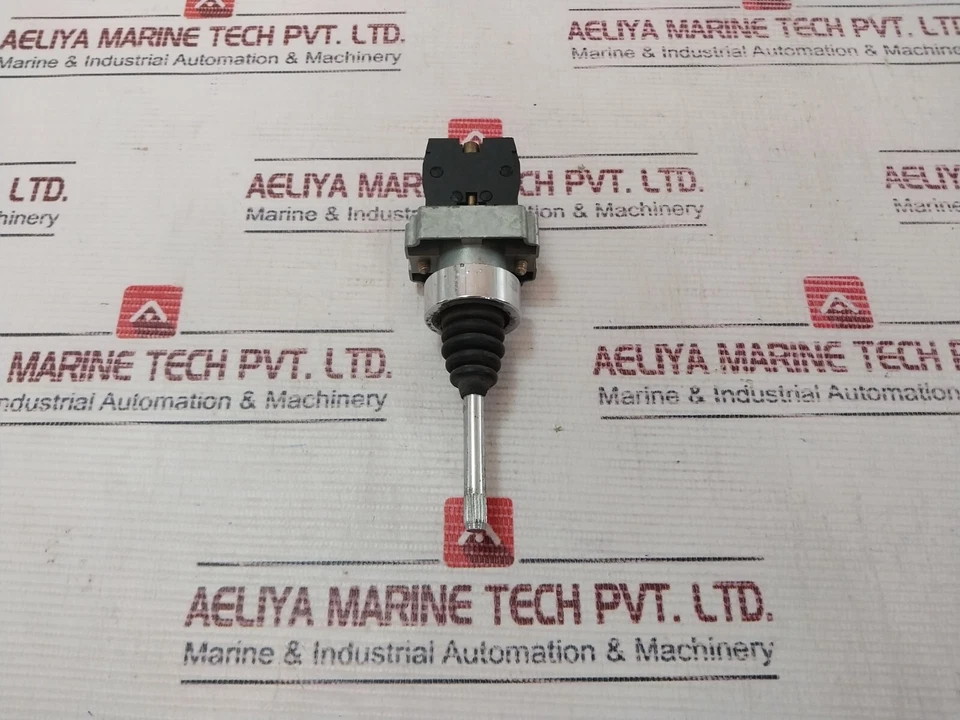 Telemecanique XD2-PA22 Joystick Controller - Image 3 of 4