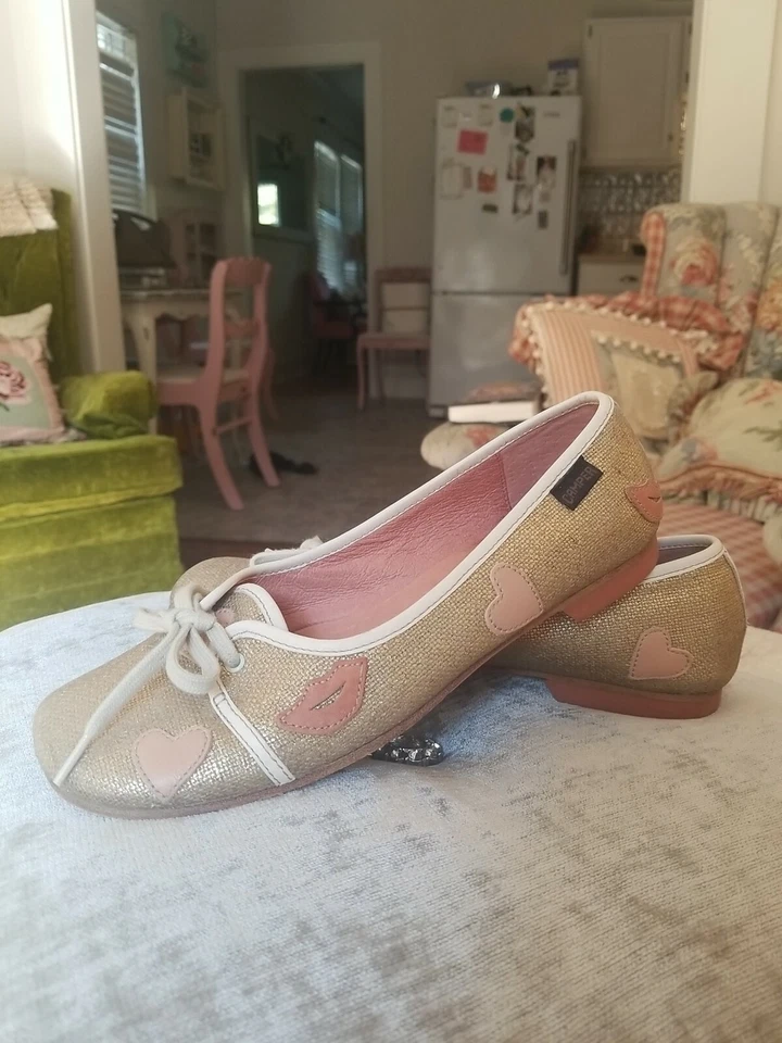 Sapatilhas de couro CAMPER "LOVE" EUR 38/8 ouro metálico linho com corações lábios - Imagem 2 de 4