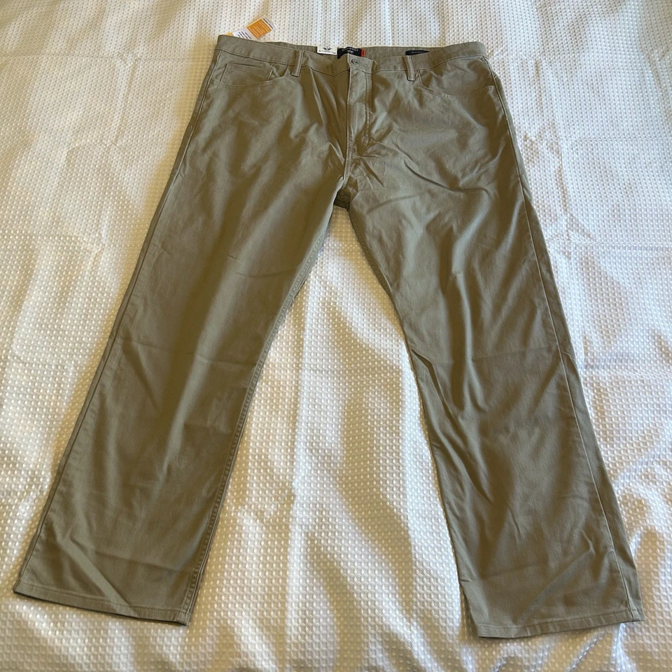 Dockers by Levi's Men's 42x30 Straight Fit Jean Cut Khaki Tech Pants Stretch NWT - Image 4 of 4
