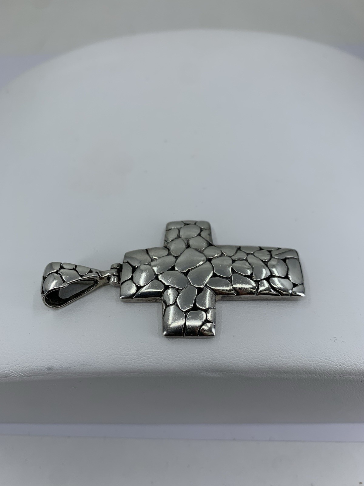 Sterling Silver Medium Pebble Pattern Cross Penda… - image 2