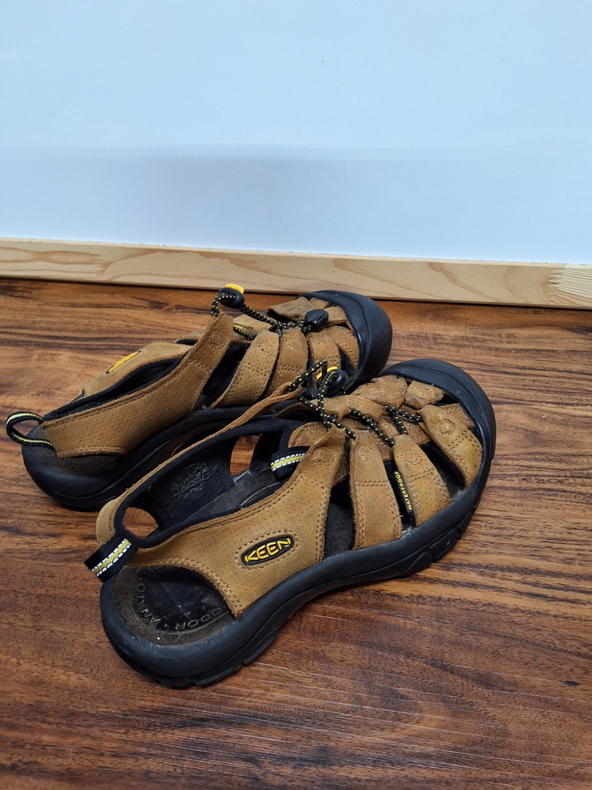 Sandali KEEN Newport H2 da donna taglia 7 in pelle marrone impermeabili sportivi escursionismo