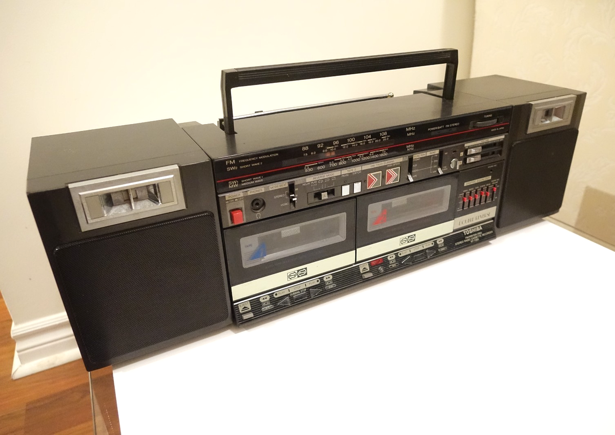 Toshiba RT-7085 Double Reverse Stereo Cassette Recorder FM/SW