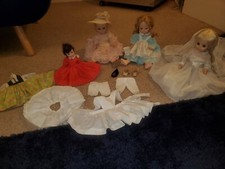 4 Vintage Madame Alexander New York Dolls & extra clothes