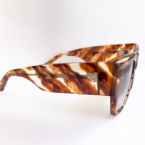 CELINE CL40056I Square Sunglasses in Striped Havana - Picture 4 of 5