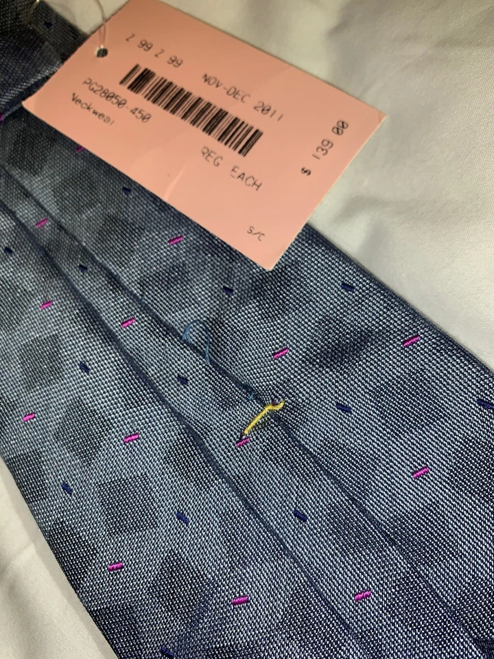 Holland & Sherry 伦敦丝绸领带。 打火机蓝色带深蓝色方形全新带标签 — 第 4/4 张图片