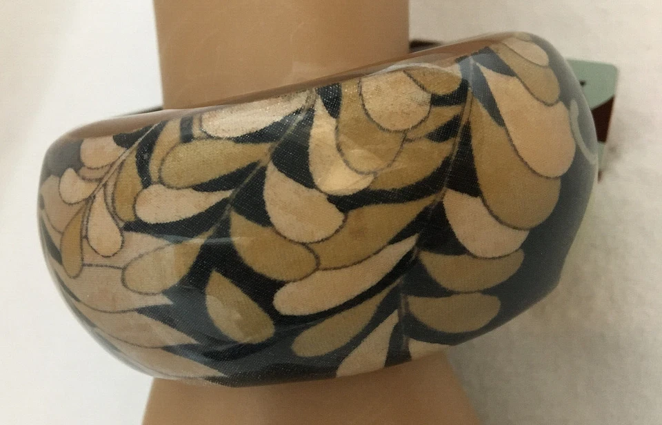 Twentyone Bangle Bracelet 1.5" Wide Lucite Black Khaki Multicolor Floral NWT - Image 2 of 4