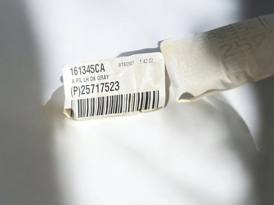 Cadillac Deville 2000-2005 delantero izquierdo un pilar gris peltre 25717523 OEM Foto 4 de 4