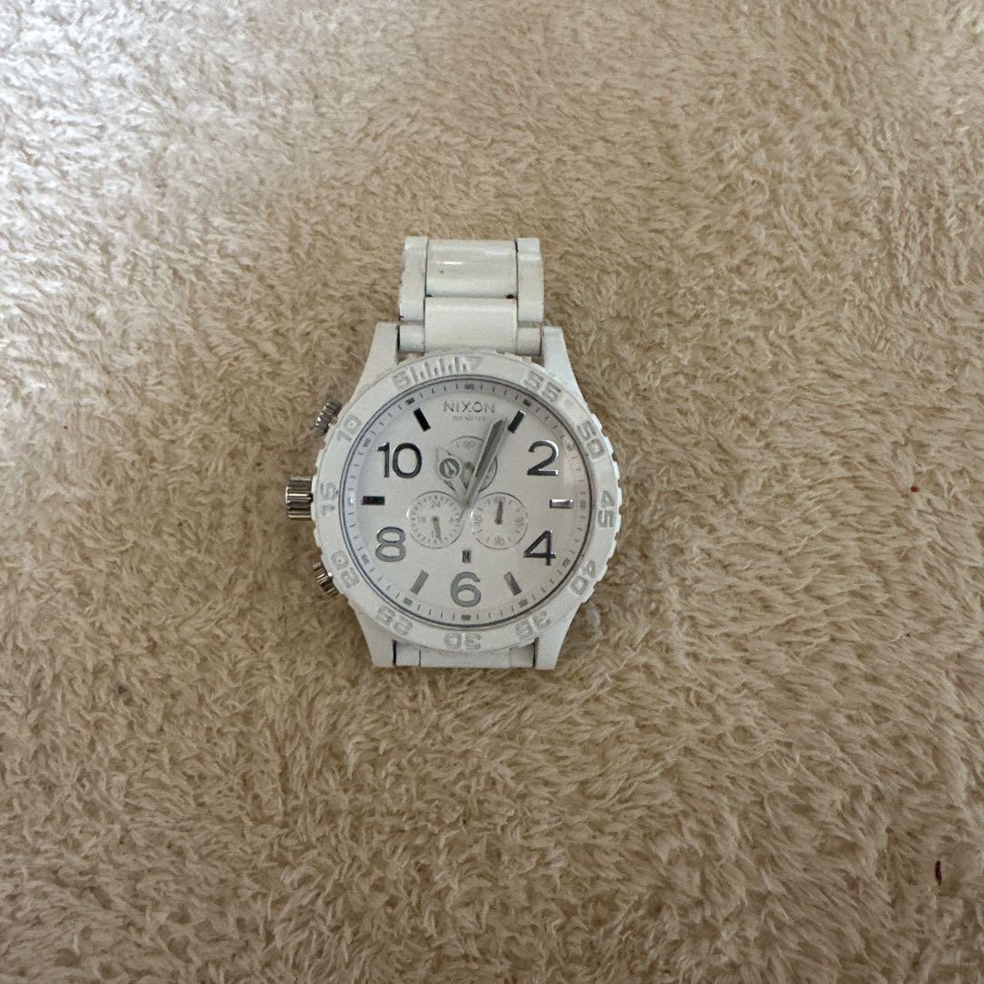 Nixon White Chronograph Mens Watch with Stylish Design