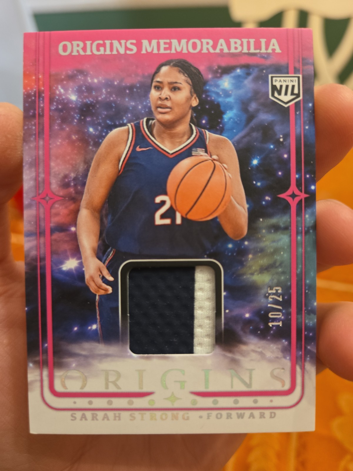 2025-26 Panini Origins Sarah Strong #27 Memorabilia Pink /25 MEM UCONN Huskies