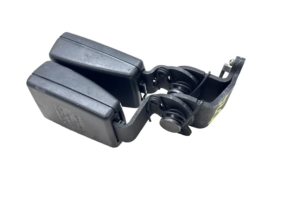 AUDI A3 QUATTRO 2017-2020 segunda fila trasero lado izquierdo hebilla cinturón seguridad 8V0857739A OEM Foto 4 de 4