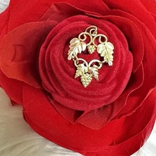 10k Tri Color Black Hills Gold Coleman Co CCO Grapes & Leaves Pendant