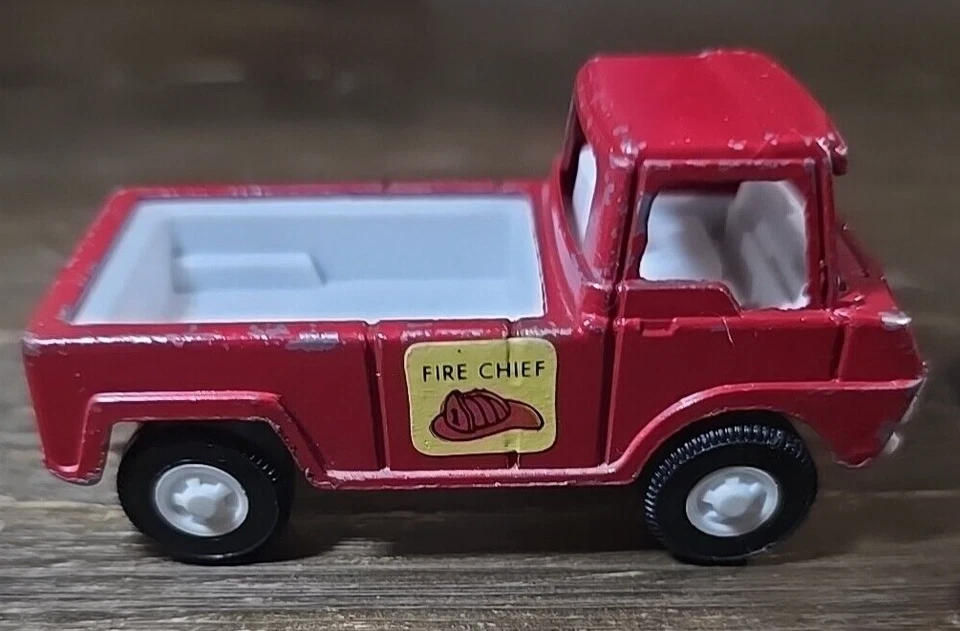 Camioneta pickup Tootsie Fire Chief 1969 rojo blanco forro vintage EE. UU. Die Cast Foto 3 de 4