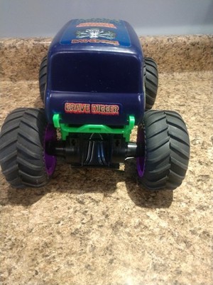Monster Jam Grave Digger Freestyle Force Remote Control 1:15 Scale
